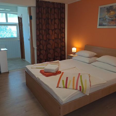 Studio Apartments Maslinik Крк Экстерьер фото