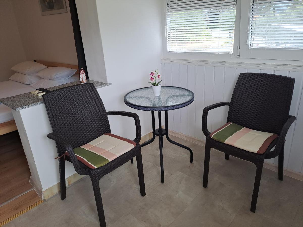 Studio Apartments Maslinik Крк Экстерьер фото