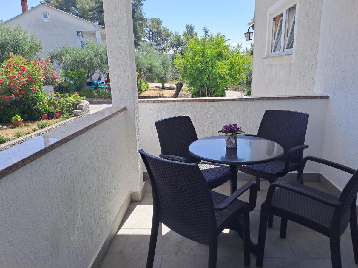 Studio Apartments Maslinik Крк Экстерьер фото
