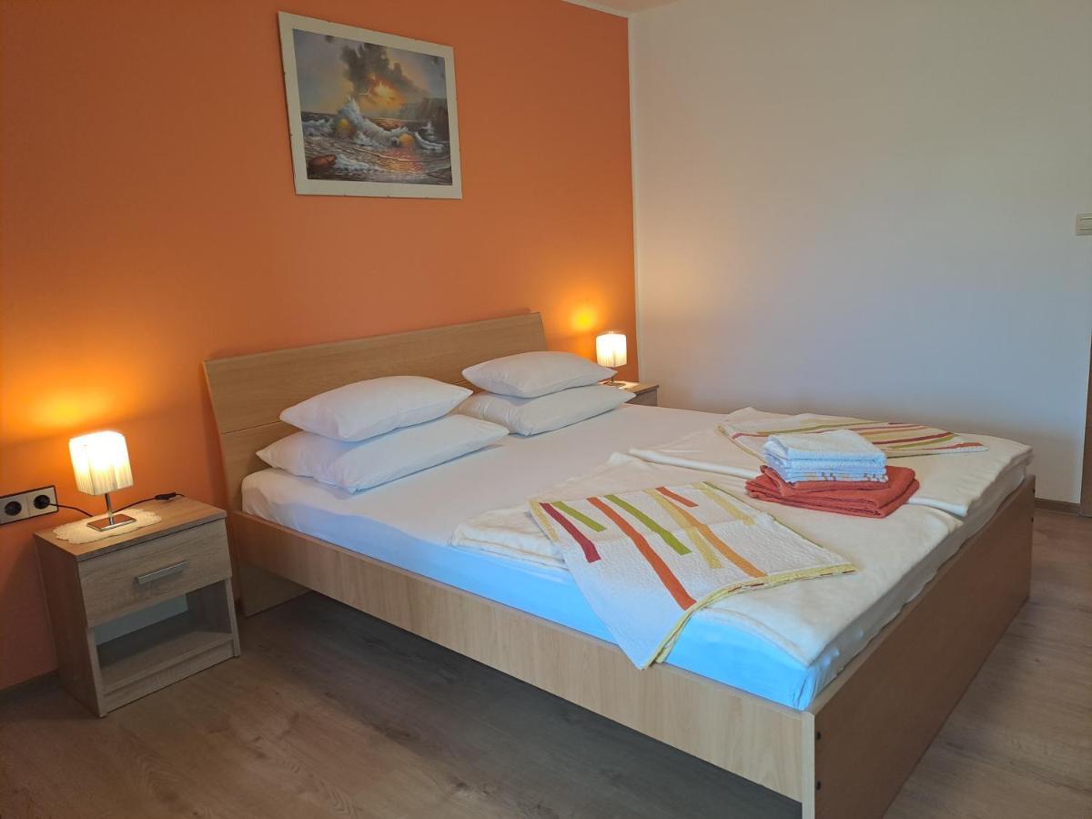 Studio Apartments Maslinik Крк Экстерьер фото