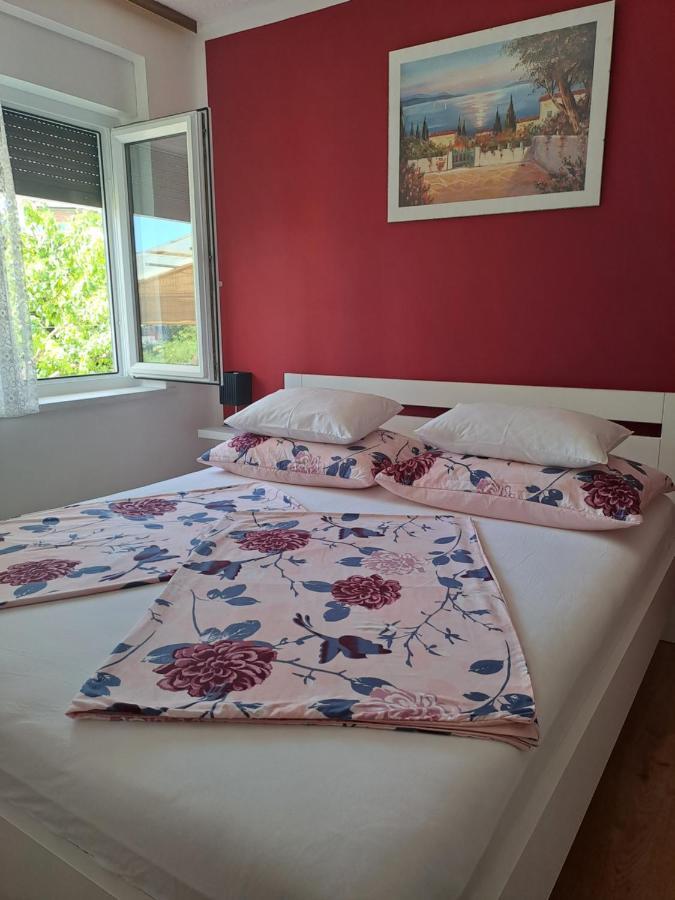 Studio Apartments Maslinik Крк Экстерьер фото