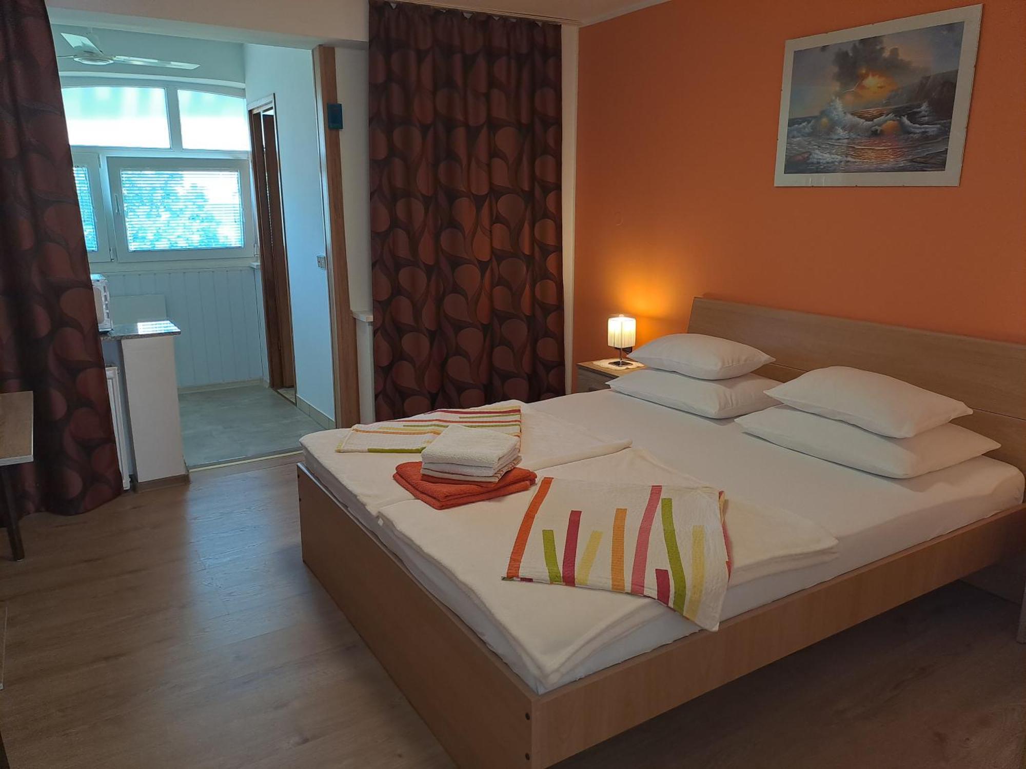 Studio Apartments Maslinik Крк Экстерьер фото