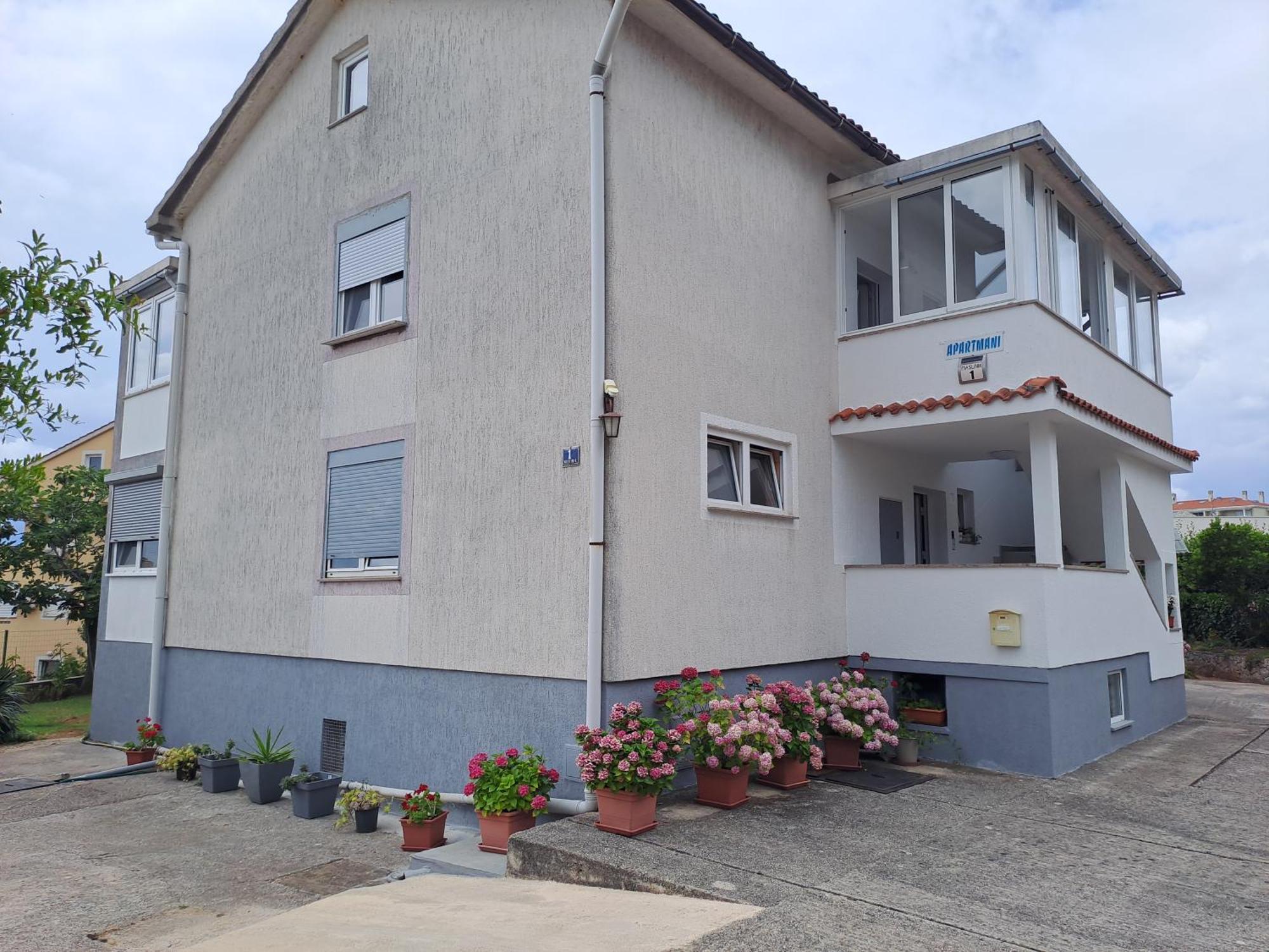 Studio Apartments Maslinik Крк Экстерьер фото