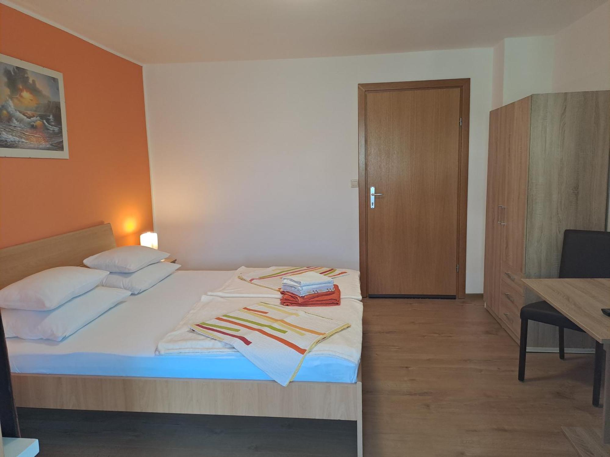 Studio Apartments Maslinik Крк Номер фото